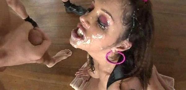  Slut gives a sloppy bj 272